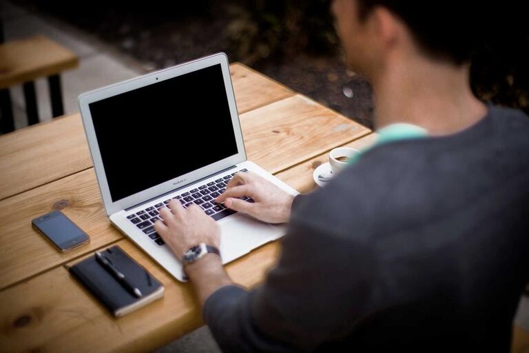 Practical Tips for Organizing a Clutter-Free Home Office Space